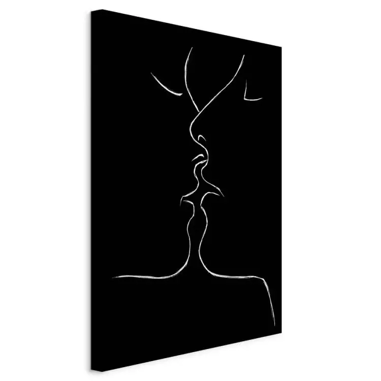 Sulla linea dell'amore - Una coppia che si bacia in bianco e nero