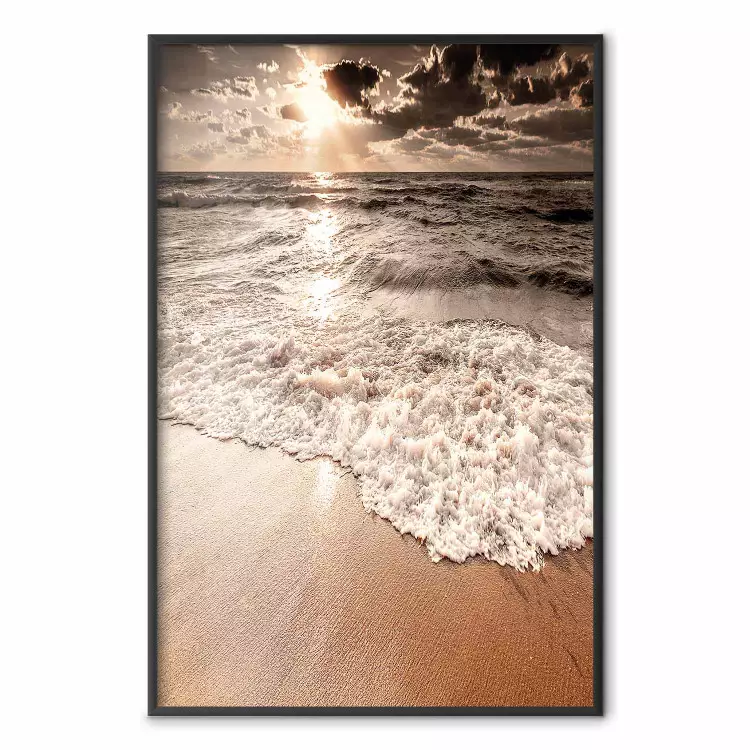 Spazio delle onde - paesaggio della spiaggia e del mare sullo sfondo della luce solare