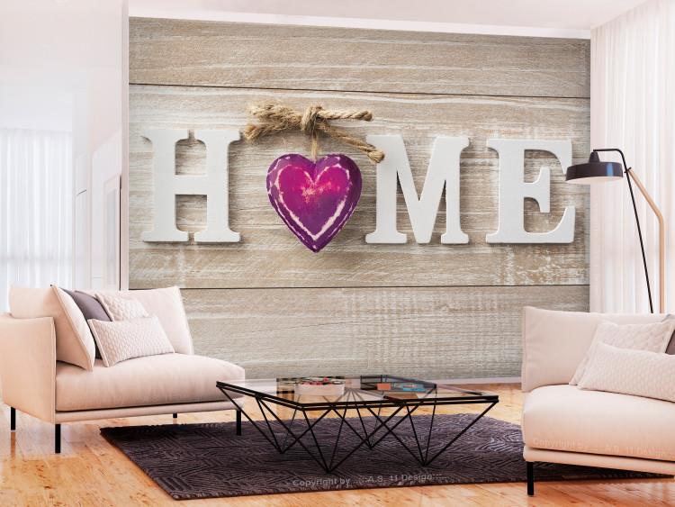 Carta da parati Cuore della casa - scritta casa in inglese su uno sfondo in legno con un cuore al posto di una lettera