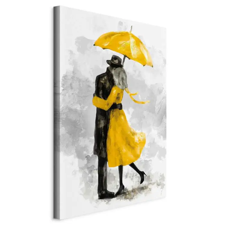 Sotto un ombrello giallo verticale