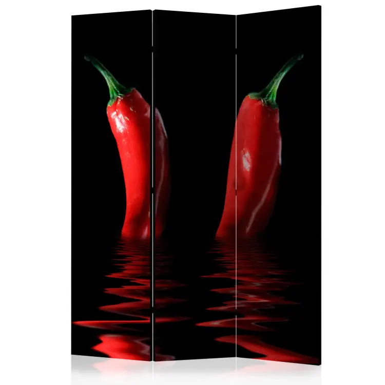Peperoncino - tre verdure infuocate immerse nell'acqua