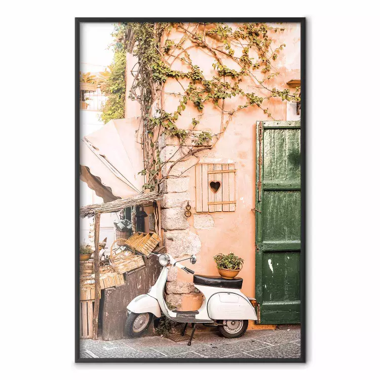 Pomeriggio italiano - scooter bianco parcheggiato sulla strada