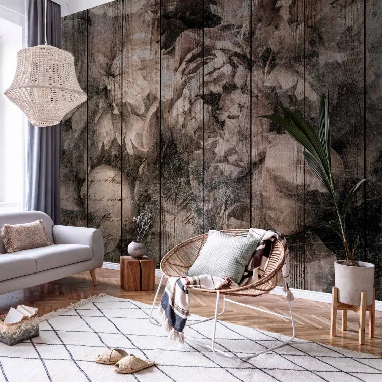 Vintage - fiori nei toni del beige su sfondo di tavole di legno