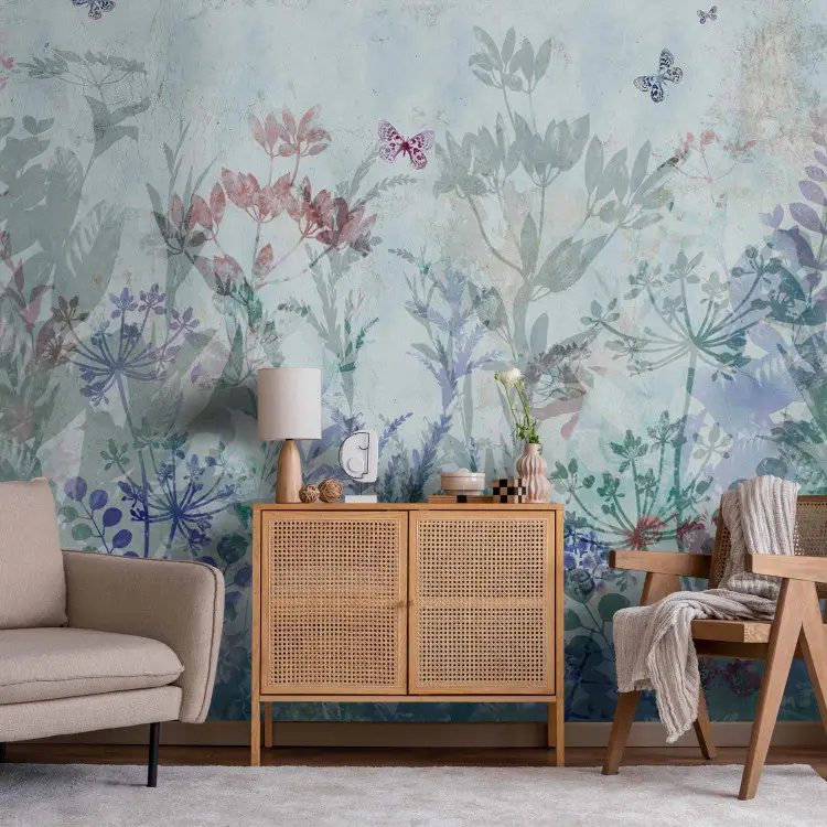 Prati estivi - fiori delicati e farfalle su uno sfondo blu