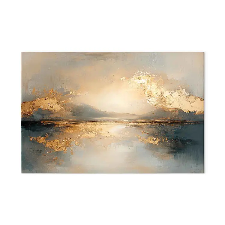 Baia tranquilla - paesaggio dorato con riflesso del cielo sull’acqua