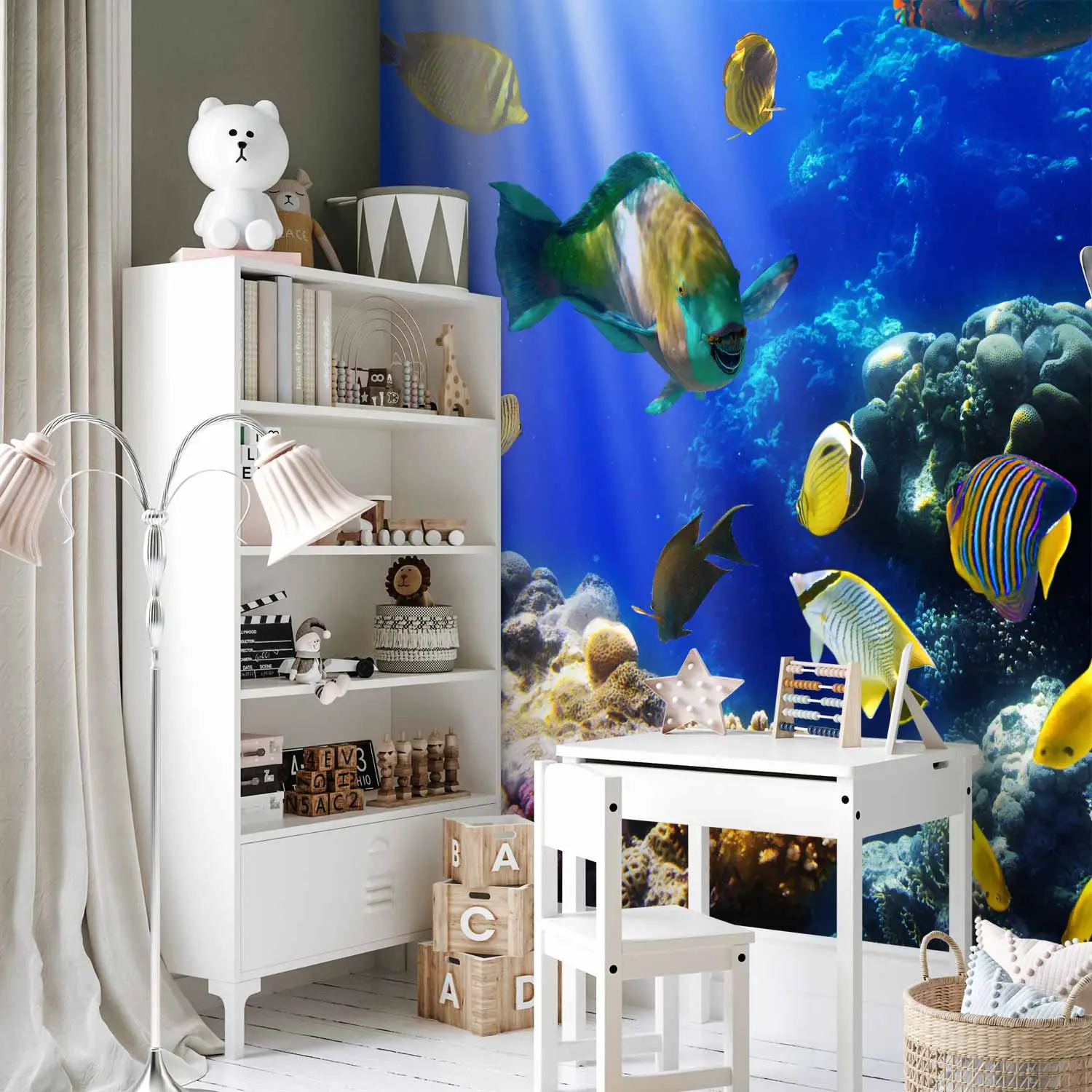 Carta da parati decorativa Avventura subacquea - pesci colorati e barriera corallina in oceano azzurro - Pesci