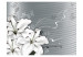 Carta da parati moderna Distanza - Gigli bianchi su sfondo astratto con farfalle e strisce 96647 additionalThumb 1