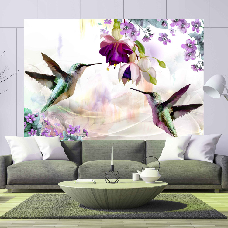 Carta da parati moderna Colibrì - uccelli su sfondo di fiori colorati in toni viola e rosa 106708 additionalImage 3
