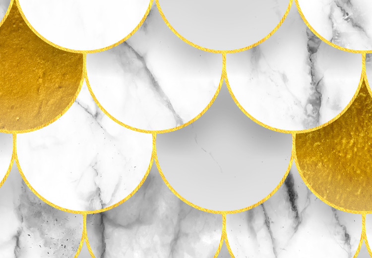 Carta da parati moderna Scaglie di marmo - sfondo in bianco e oro con effetto illuminante 143389 additionalImage 4